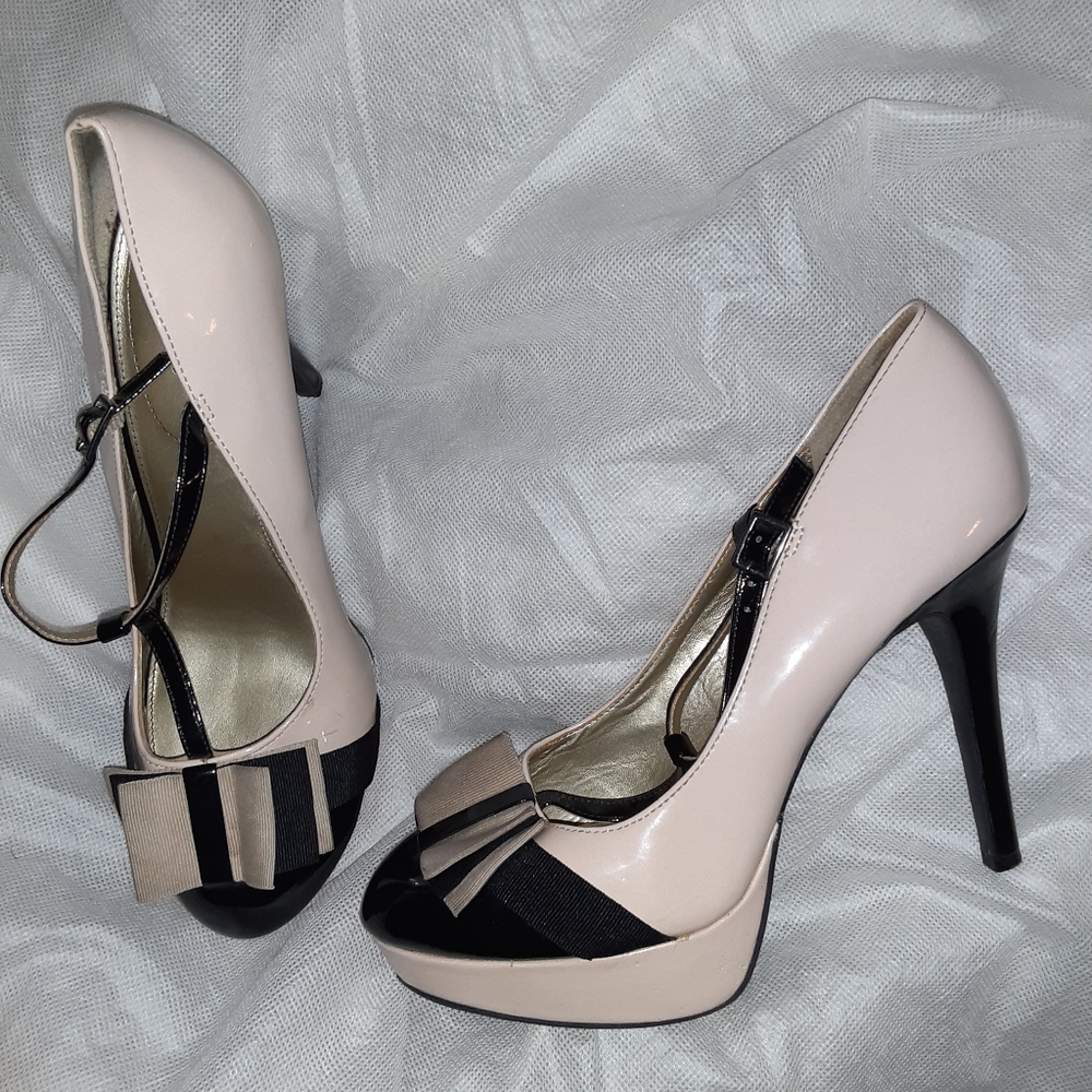 ☆LIMELIGHT TAN & BLACK HEELS W/ STRAPS SIZE 10☆